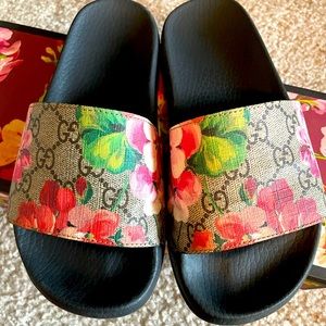 Gucci bloom slides size 5.5